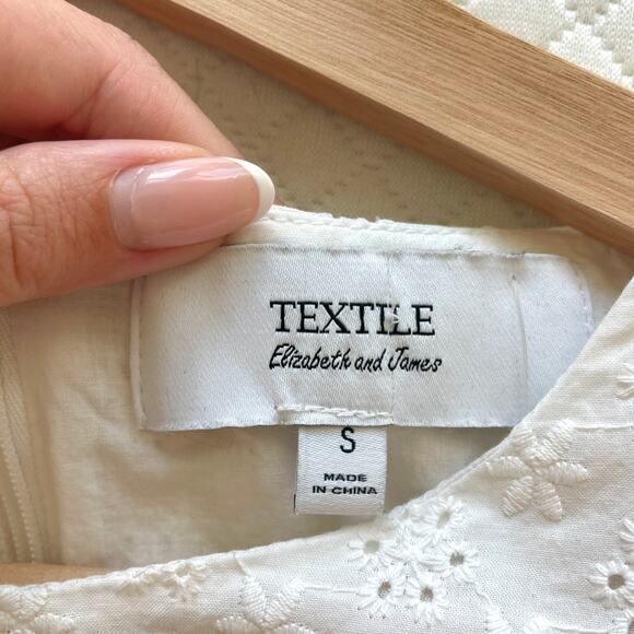 Textile Elizabeth & James – Marlowe Cinched Waist Eyelet Blouse - Picture 12 of 13